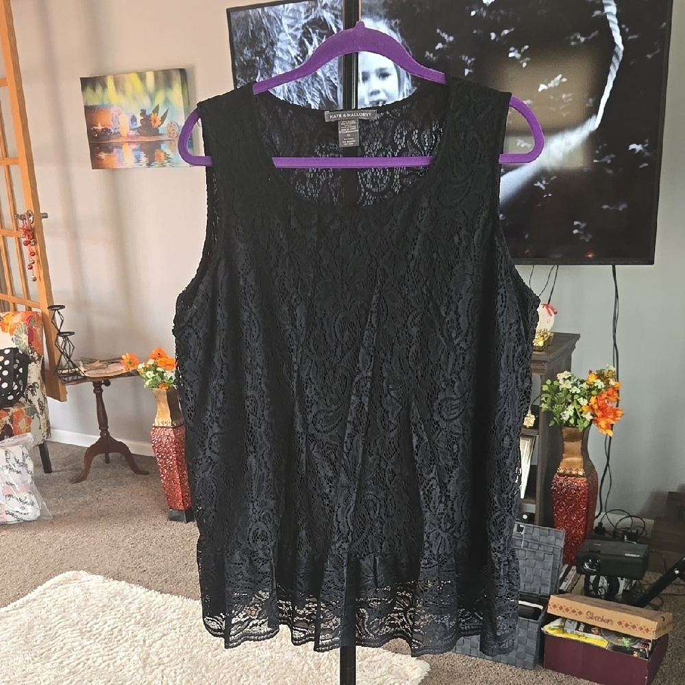 KM Elegant Black Sleeveless Lace Top